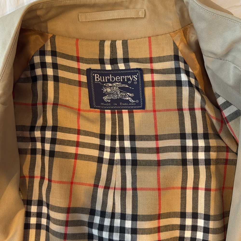 Beautiful Burberry Men’s Trench Coat. Tan size 54 L (EU) 44 L (US). - Picture 4 of 7
